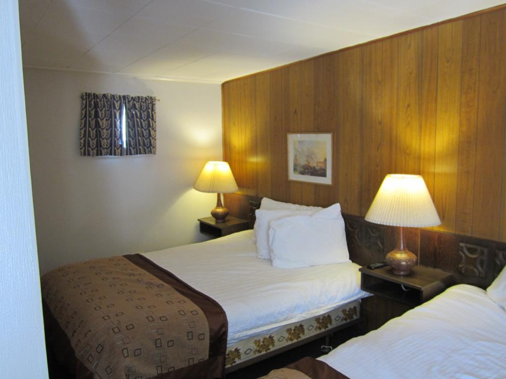 Robbie'S Motel Каш Крийк Екстериор снимка