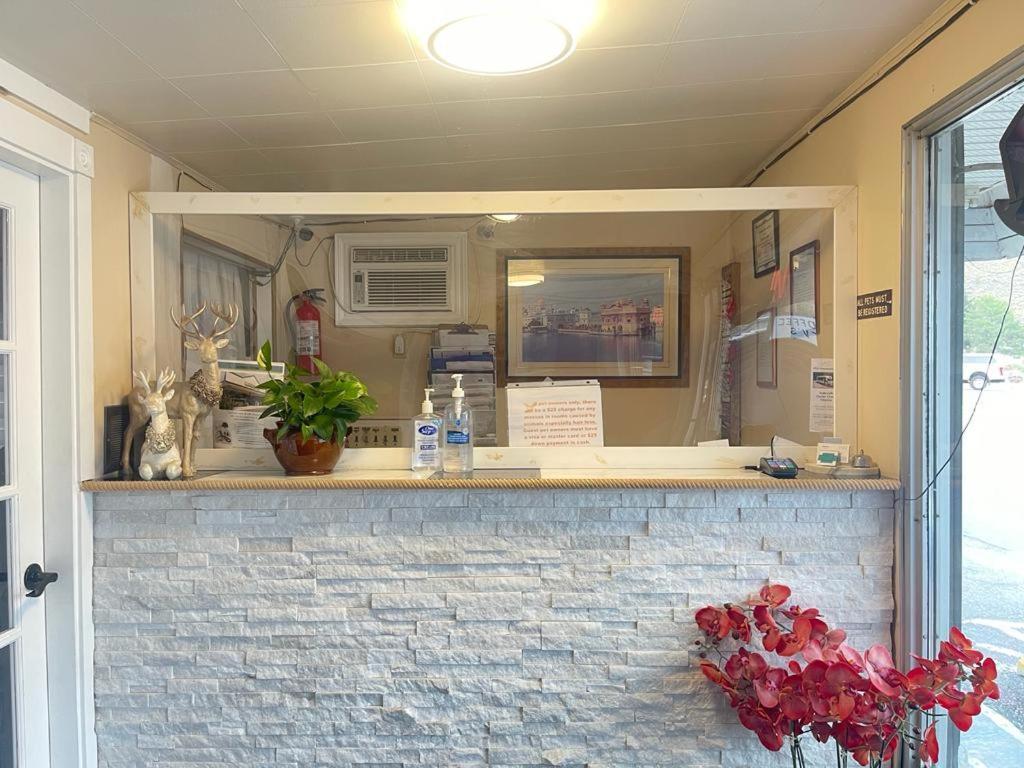 Robbie'S Motel Каш Крийк Екстериор снимка